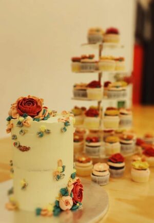 wedding cake n cupcake
