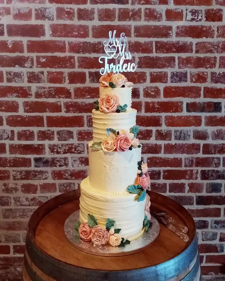 Rustic floral wedding cake in Dunedin by The Cake Lady Dunedin and Criollo Designer Cakes